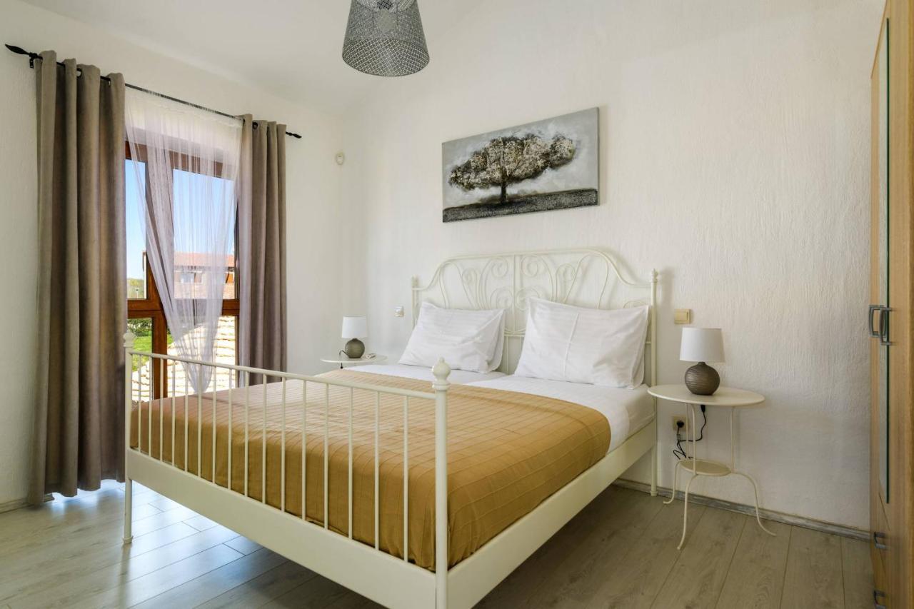 Paradis Villa Stone Queen With Heated Pool Butkovici  Exterior photo