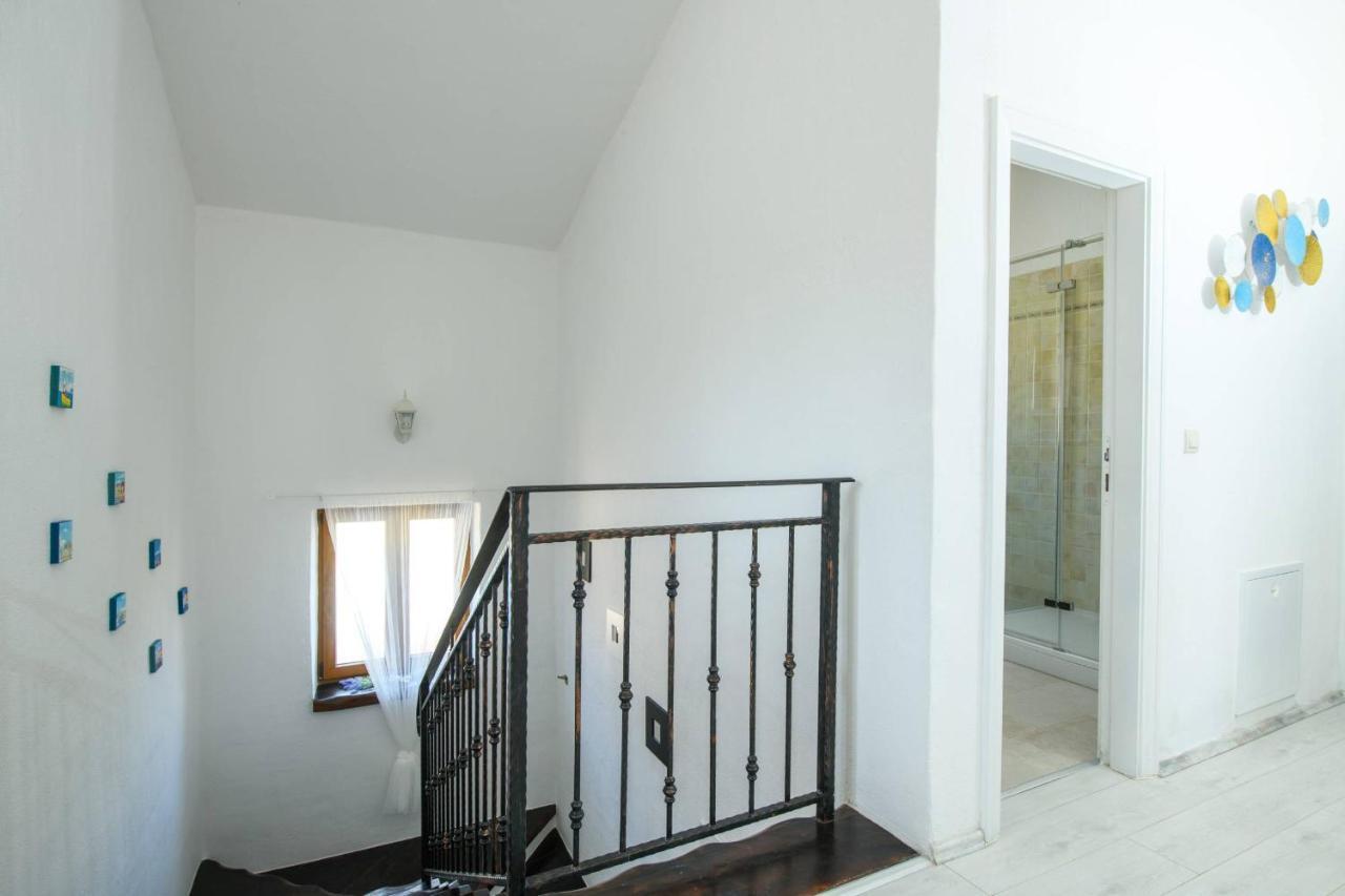 Paradis Villa Stone Queen With Heated Pool Butkovici  Exterior photo