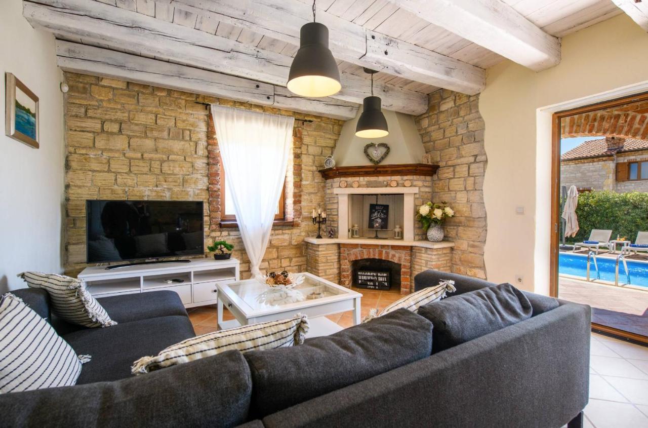 Paradis Villa Stone Queen With Heated Pool Butkovici  Exterior photo