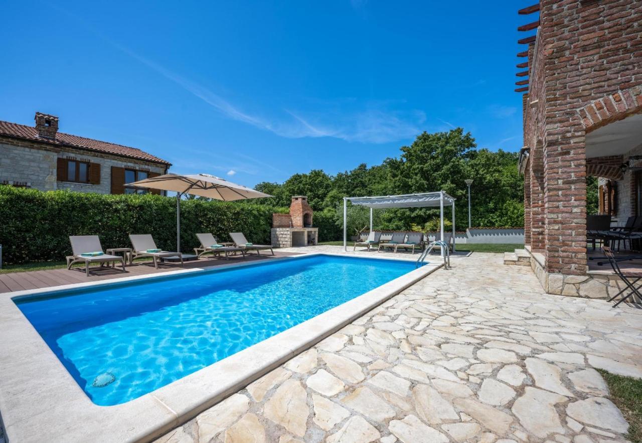 Paradis Villa Stone Queen With Heated Pool Butkovici  Exterior photo