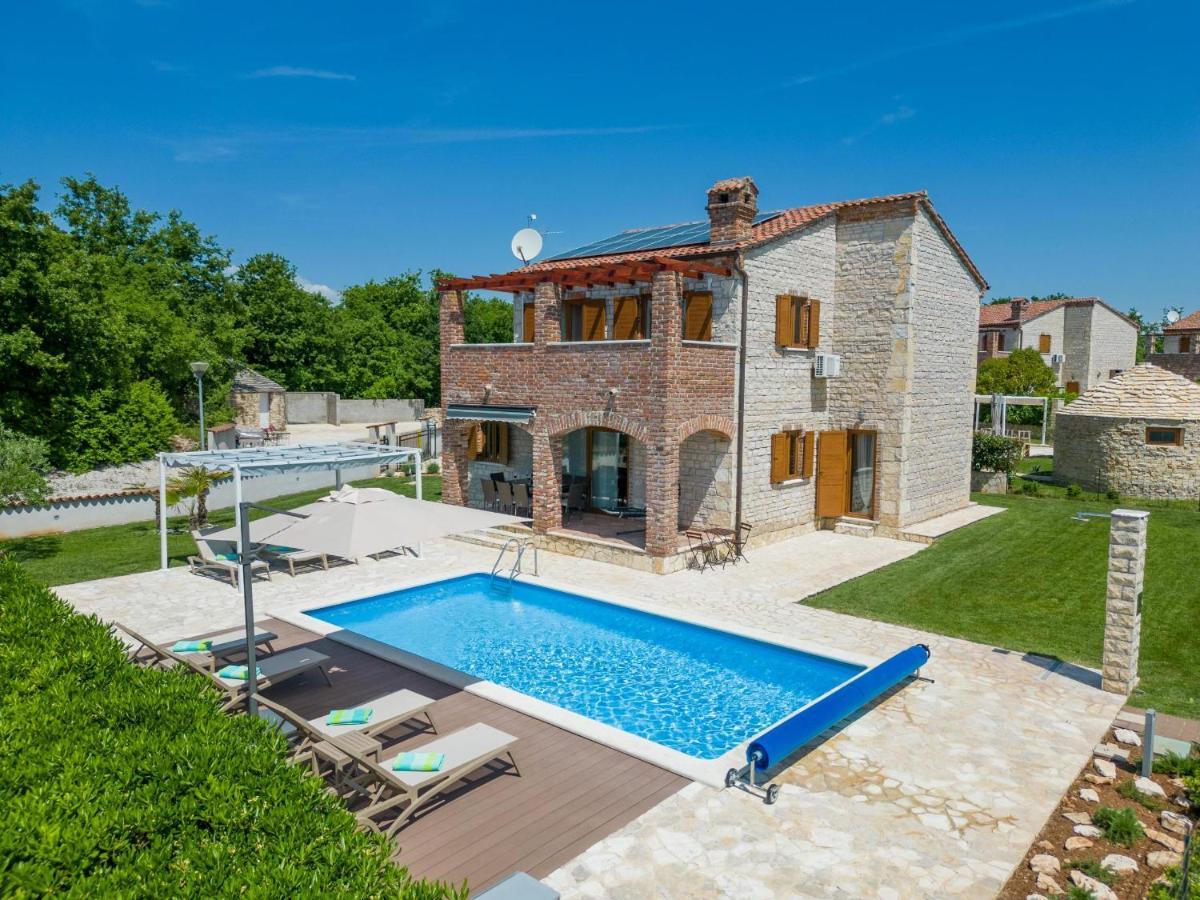 Paradis Villa Stone Queen With Heated Pool Butkovici  Exterior photo