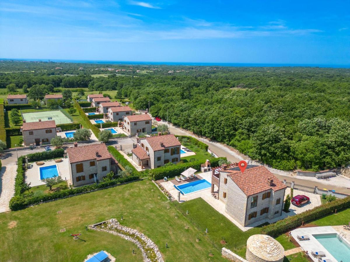 Paradis Villa Stone Queen With Heated Pool Butkovici  Exterior photo
